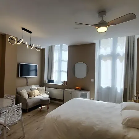 Le Reverbere, De Apartment