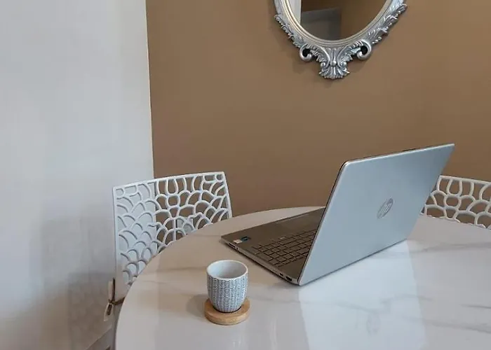 Le Reverbere, De Διαμέρισμα